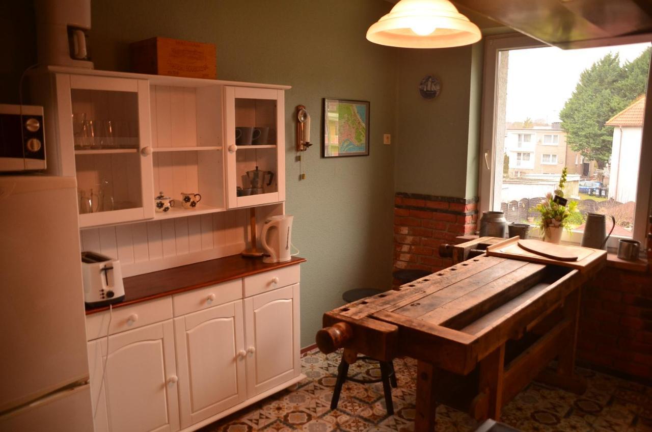 Apartment Dark Amber- 3 Grand Piano *